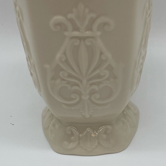 Vintage Lenox Langtry Pierced 3D Design Vase - Picture 6 of 9